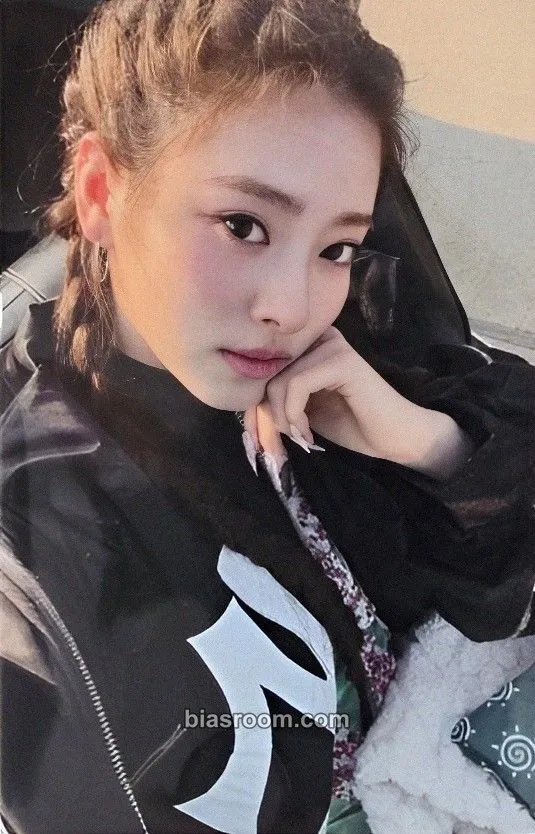 Anna MY EYES OPEN VVIDE Photocard - MEOVV - MEOVV K-pop photocard