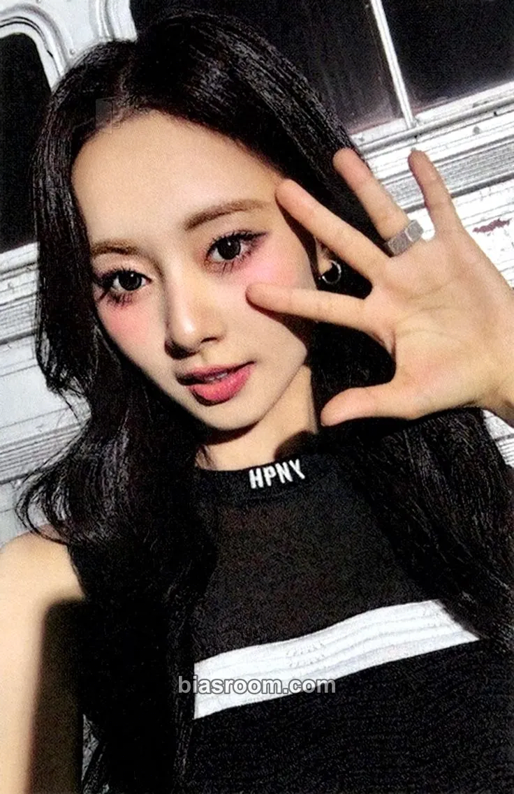 Tzuyu TEN: The Story Goes On Photocard - TWICE - TWICE K-pop photocard