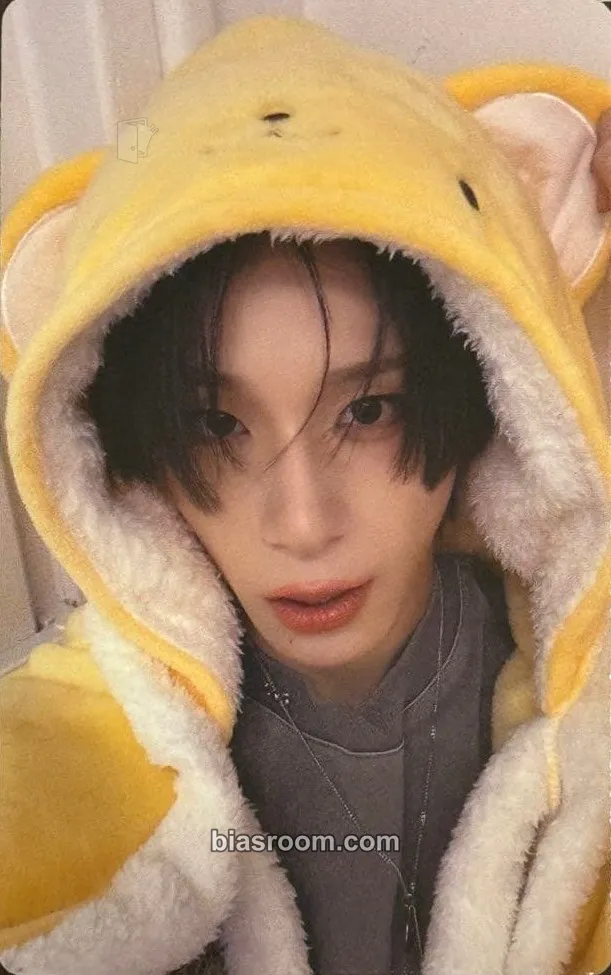 Haru UXLXVE Photocard - XLOV - XLOV K-pop photocard