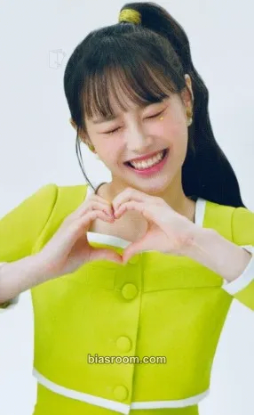 Chuu Chuu x SugarLolo Sparkling Water Photocard - LOONA - LOONA K-pop photocard