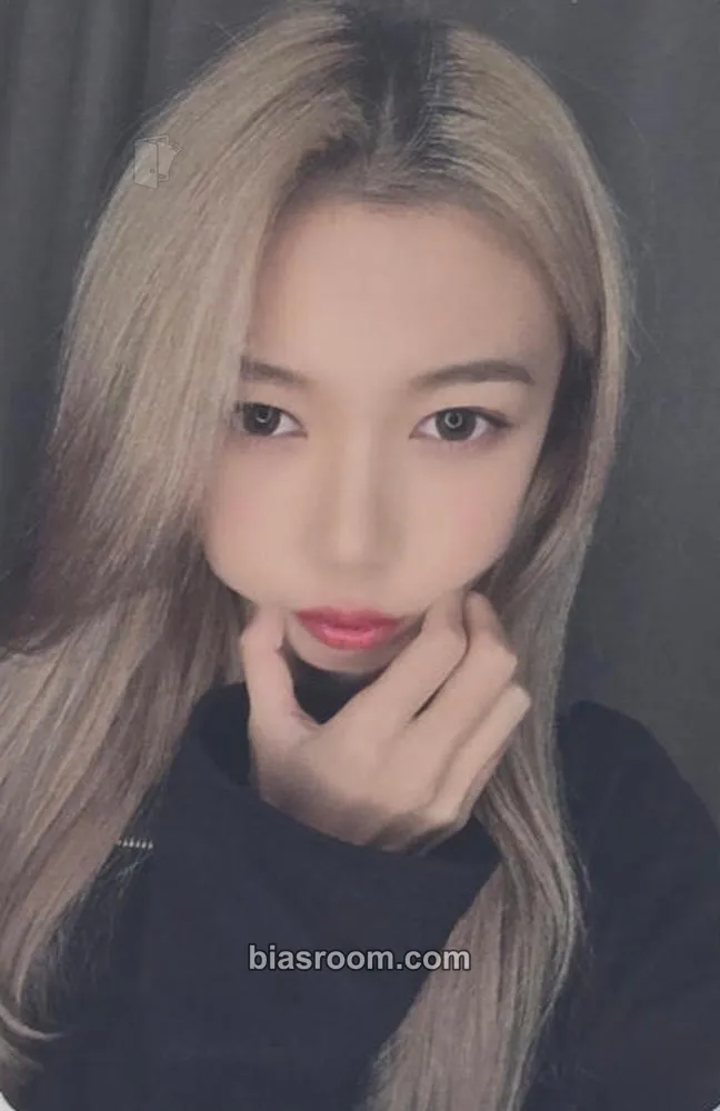 Dami Chequered Flag Photocard - Dreamcatcher - Dreamcatcher K-pop photocard