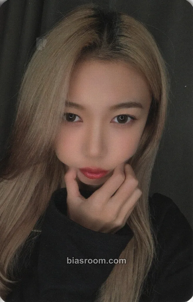 Dami Chequered Flag Photocard - Dreamcatcher - Dreamcatcher K-pop photocard