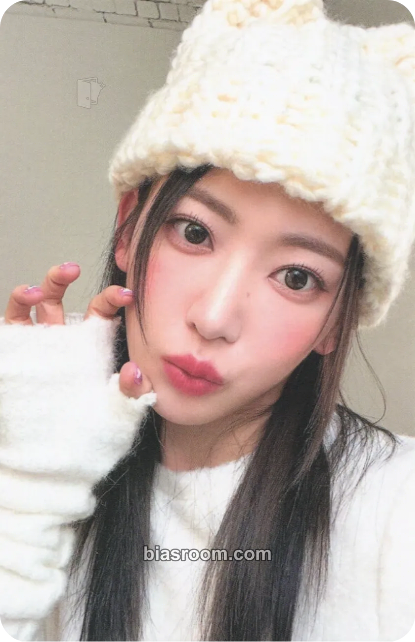 Sakura UNFORGIVEN Photocard - LE SSERAFIM - LE SSERAFIM K-pop photocard
