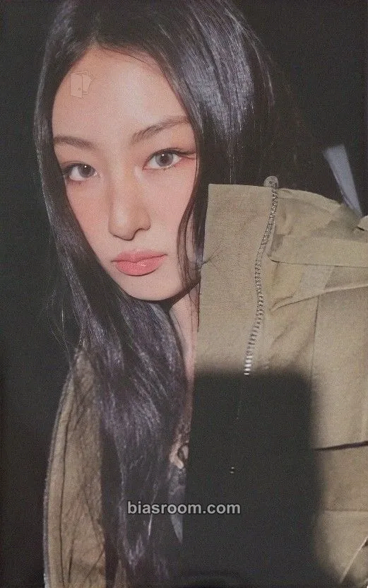 Gawon MY EYES OPEN VVIDE Photocard - MEOVV - MEOVV K-pop photocard