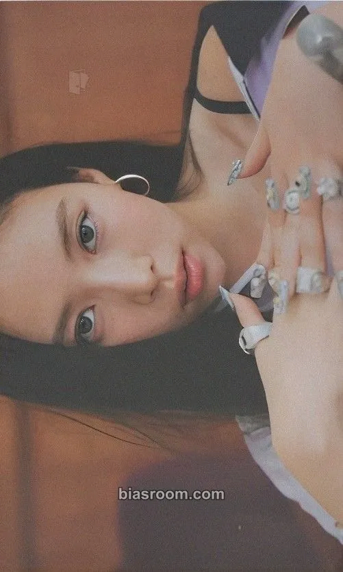 Narin MY EYES OPEN VVIDE Photocard - MEOVV - MEOVV K-pop photocard