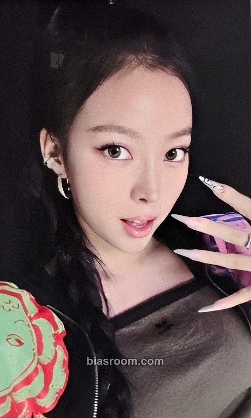 Narin MY EYES OPEN VVIDE Photocard - MEOVV - MEOVV K-pop photocard