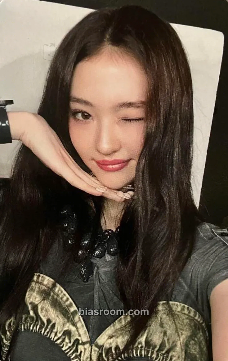 Ella MY EYES OPEN VVIDE Photocard - MEOVV - MEOVV K-pop photocard