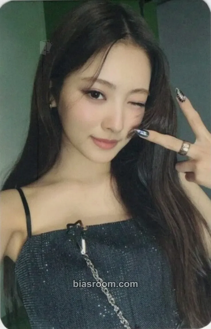 Anna MY EYES OPEN VVIDE Photocard - MEOVV - MEOVV K-pop photocard