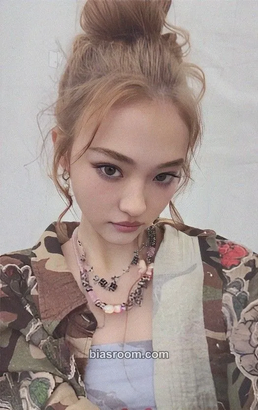 Ella MY EYES OPEN VVIDE Photocard - MEOVV - MEOVV K-pop photocard