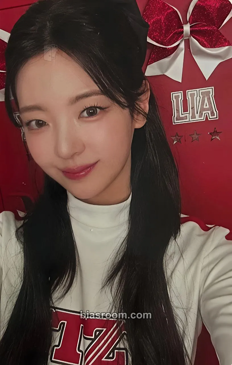 Lia ITZY Official Fanclub MIDZY 4th Generation Photocard - ITZY - ITZY K-pop photocard