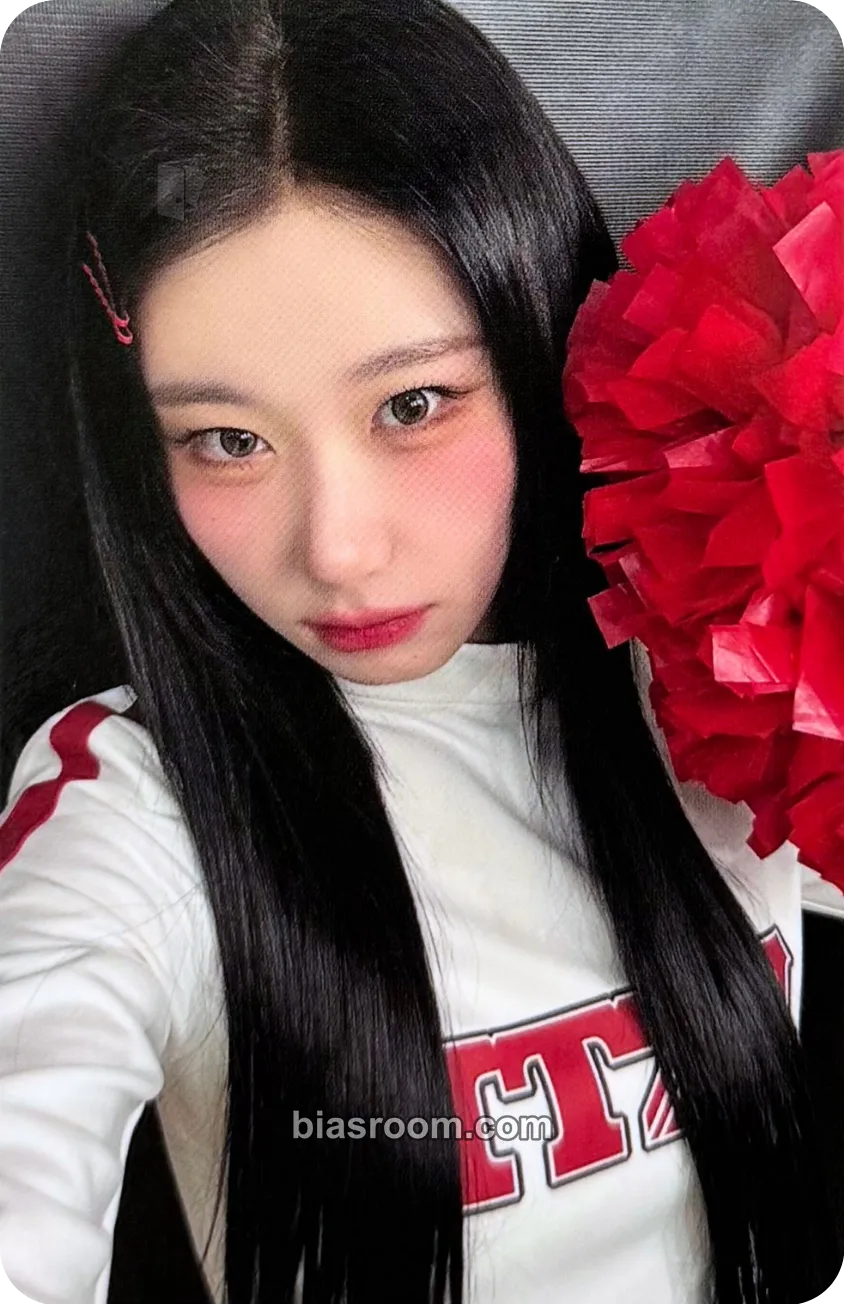 Chaeryeong ITZY Official Fanclub MIDZY 4th Generation Photocard - ITZY - ITZY K-pop photocard