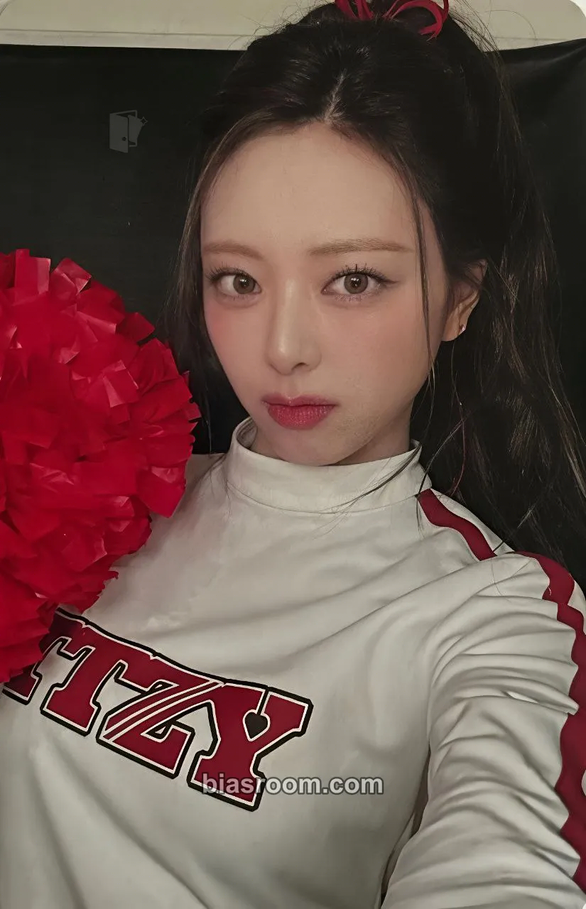 Yuna ITZY Official Fanclub MIDZY 4th Generation Photocard - ITZY - ITZY K-pop photocard