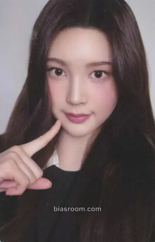 A-na The Chase Photocard - Hearts2Hearts - Hearts2Hearts K-pop photocard