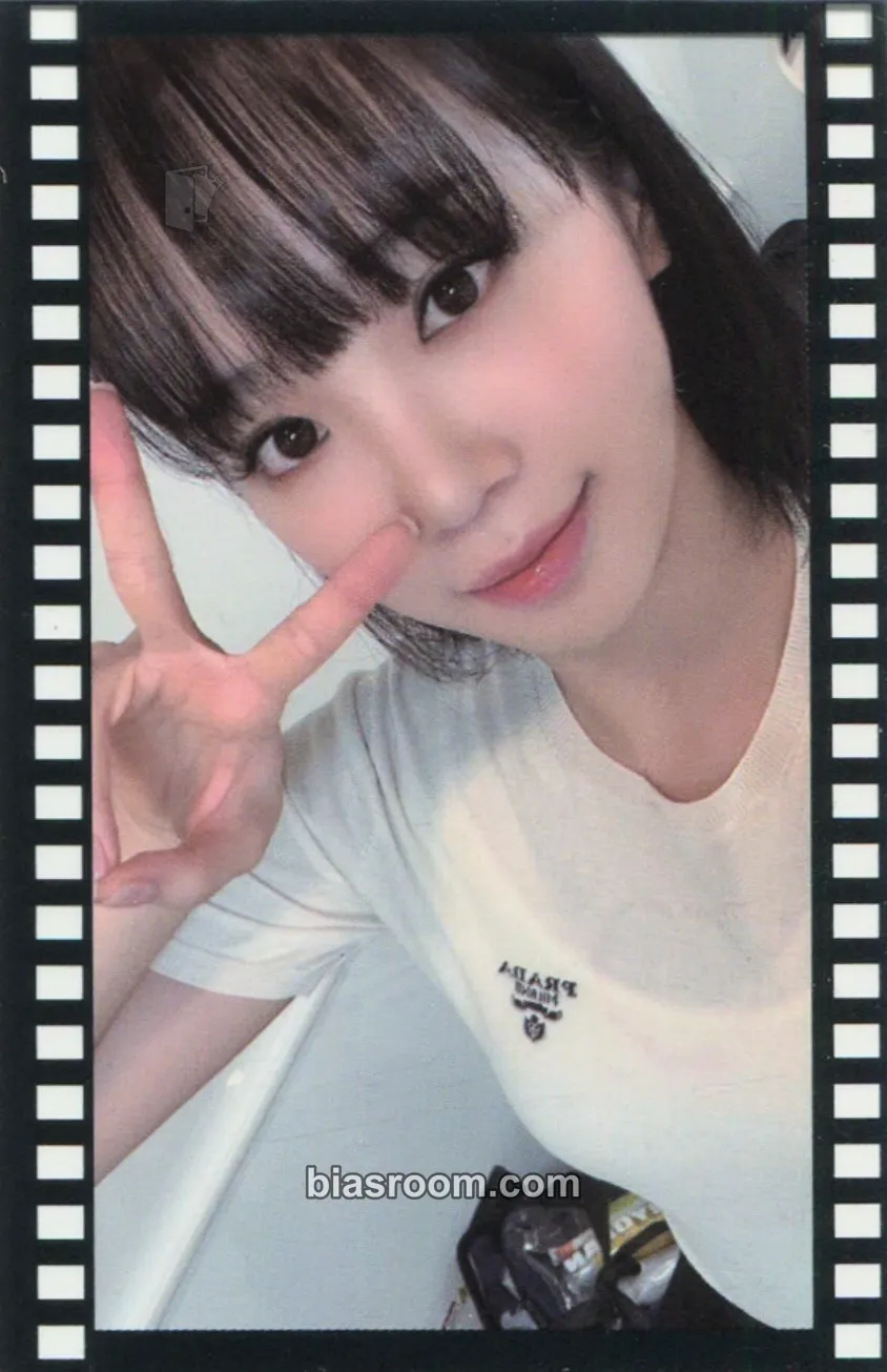 Kim Chaewon UNFORGIVEN Photocard - LE SSERAFIM - LE SSERAFIM K-pop photocard