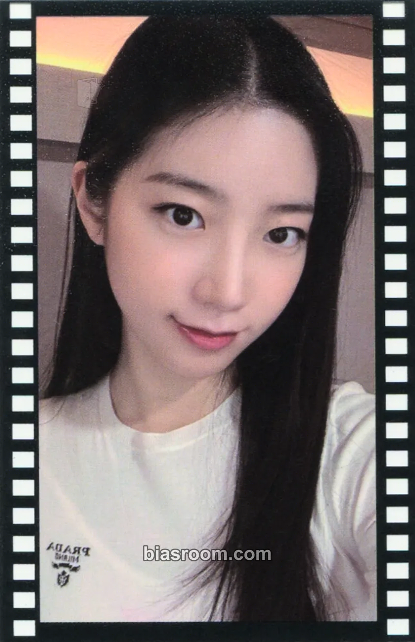 Kazuha UNFORGIVEN Photocard - LE SSERAFIM - LE SSERAFIM K-pop photocard