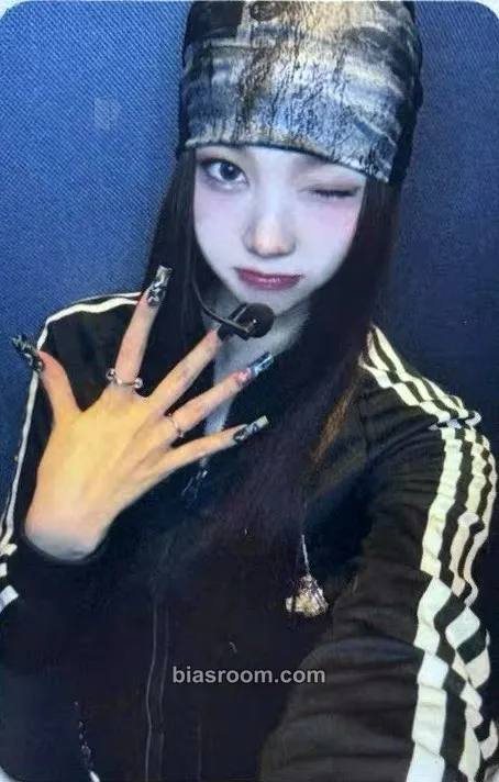 Youngseo FAMOUS Photocard - ALLDAY PROJECT - ALLDAY PROJECT K-pop photocard