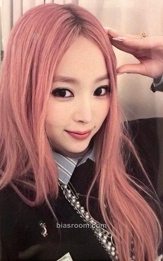 Narin MY EYES OPEN VVIDE Photocard - MEOVV - MEOVV K-pop photocard