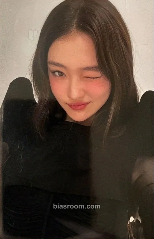 Ella MY EYES OPEN VVIDE Photocard - MEOVV - MEOVV K-pop photocard