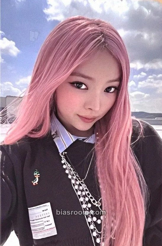 Narin MY EYES OPEN VVIDE Photocard - MEOVV - MEOVV K-pop photocard
