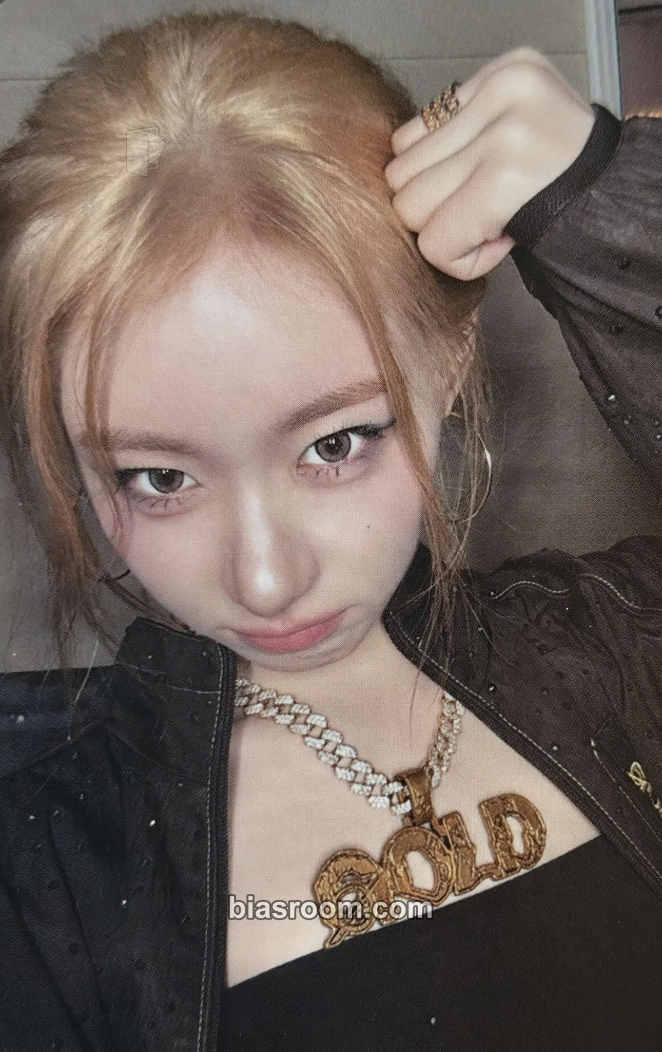 Chaeryeong GOLD Photocard - ITZY - ITZY K-pop photocard