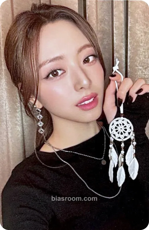 Yuna GOLD Photocard - ITZY - ITZY K-pop photocard