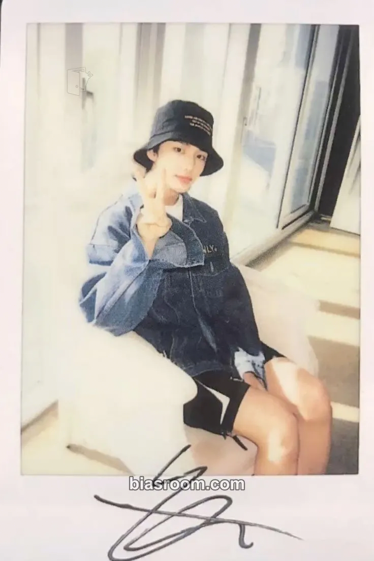 Hyunjin World Tour “District 9 : Unlock” Photocard - Stray Kids - Stray Kids K-pop photocard
