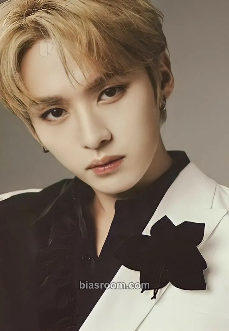 Lee Know S Cawaii! Magazine Photocard - Stray Kids - Stray Kids K-pop photocard