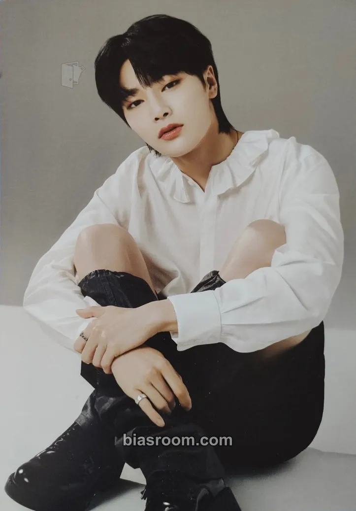 I.N S Cawaii! Magazine Photocard - Stray Kids - Stray Kids K-pop photocard