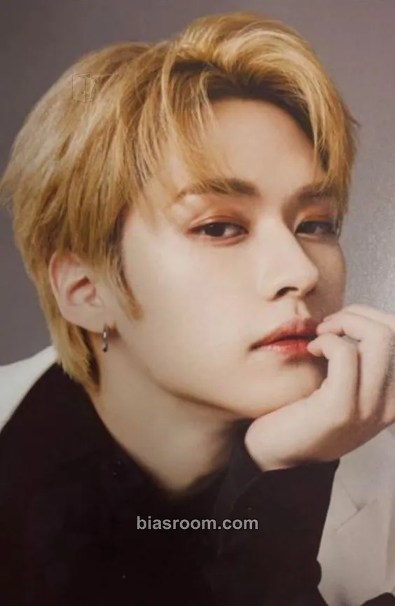 Lee Know S Cawaii! Magazine Photocard - Stray Kids - Stray Kids K-pop photocard
