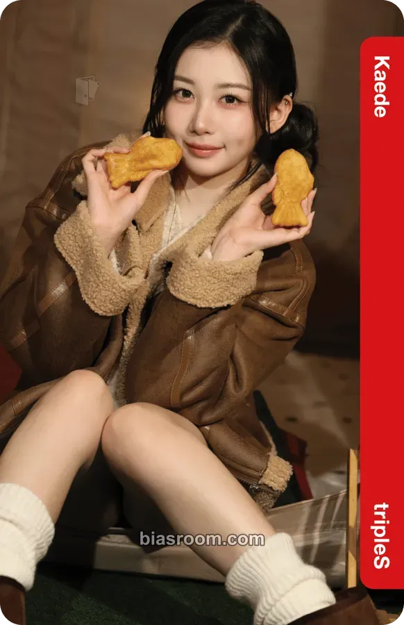 Kaede tripleS x Lotte Home Shopping Photocard - tripleS - tripleS K-pop photocard