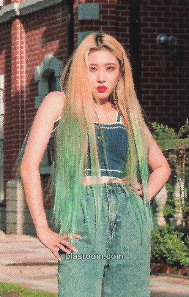 Hyunjung Hybrid Photocard - Rolling Quartz - Rolling Quartz K-pop photocard