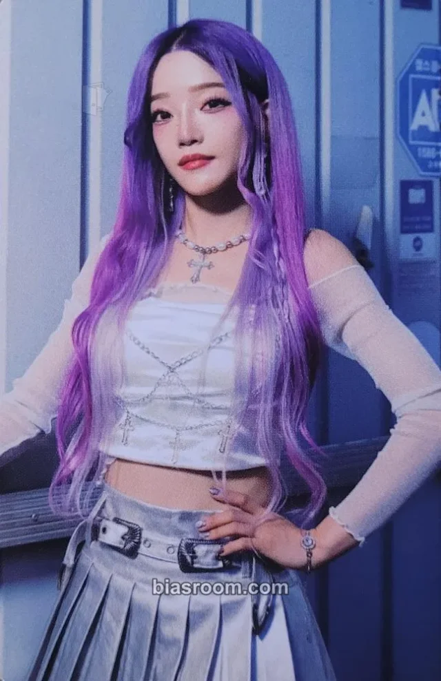 Rolling Quartz - Yeongeun - Fearless Album photocard set album photocard version 1