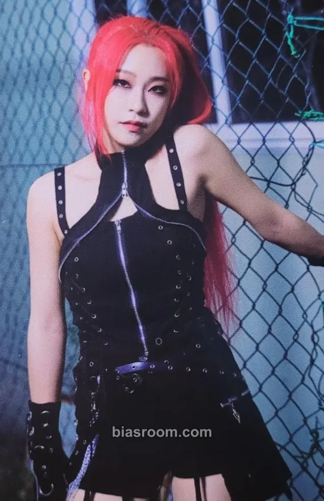 Rolling Quartz - Iree - Fearless Album photocard set album photocard version 1