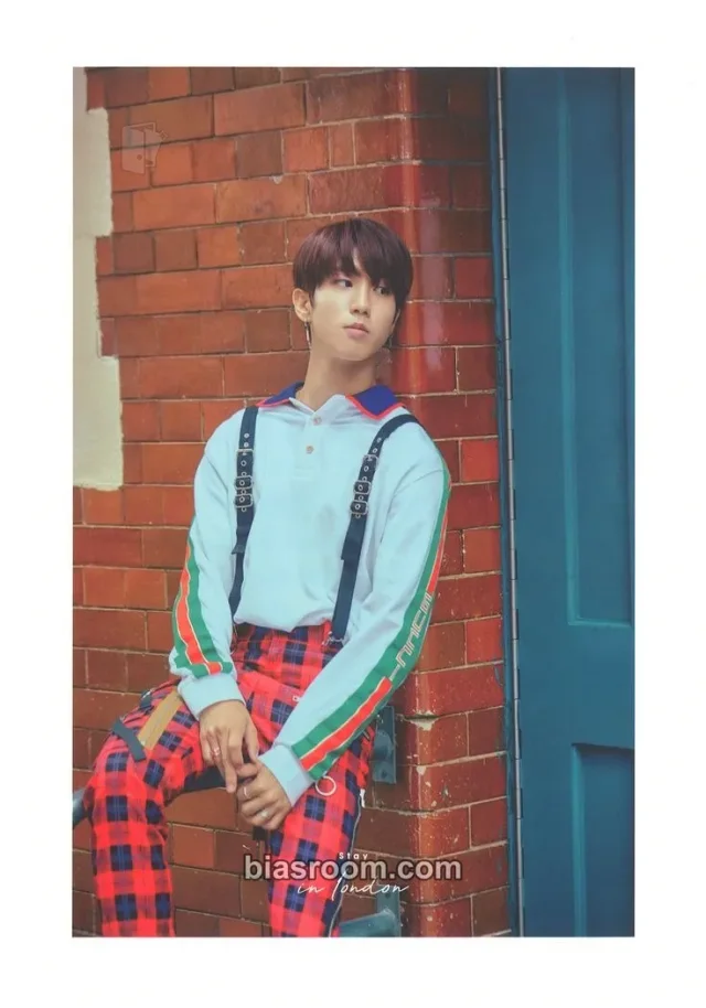 Stray Kids - HAN - 'Stay in London' First Photobook Other postcard set postcard photobook inclusion
