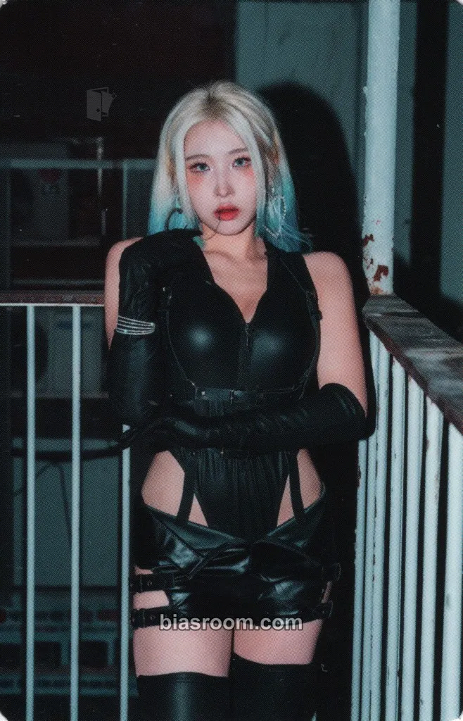 Hyunjung Victory Photocard - Rolling Quartz - Rolling Quartz K-pop photocard