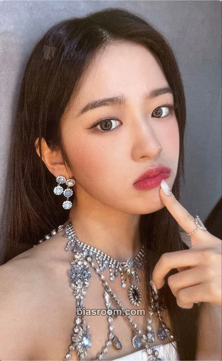 Yujin LOVE DIVE Photocard - IVE - IVE K-pop photocard