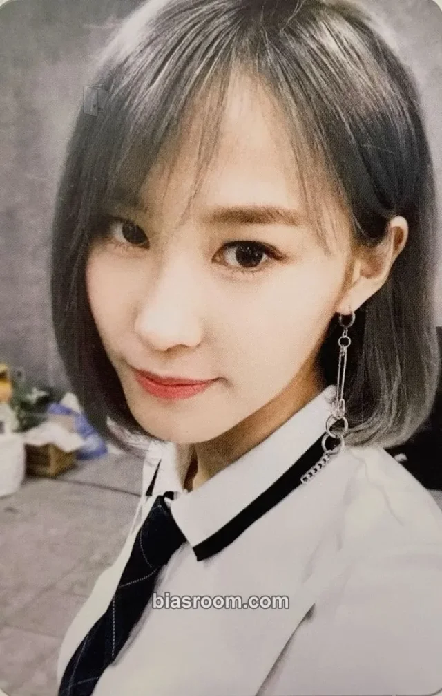 PRISTIN - Yuha (Gyeongwon) - Schxxl Out Album album photocard in version