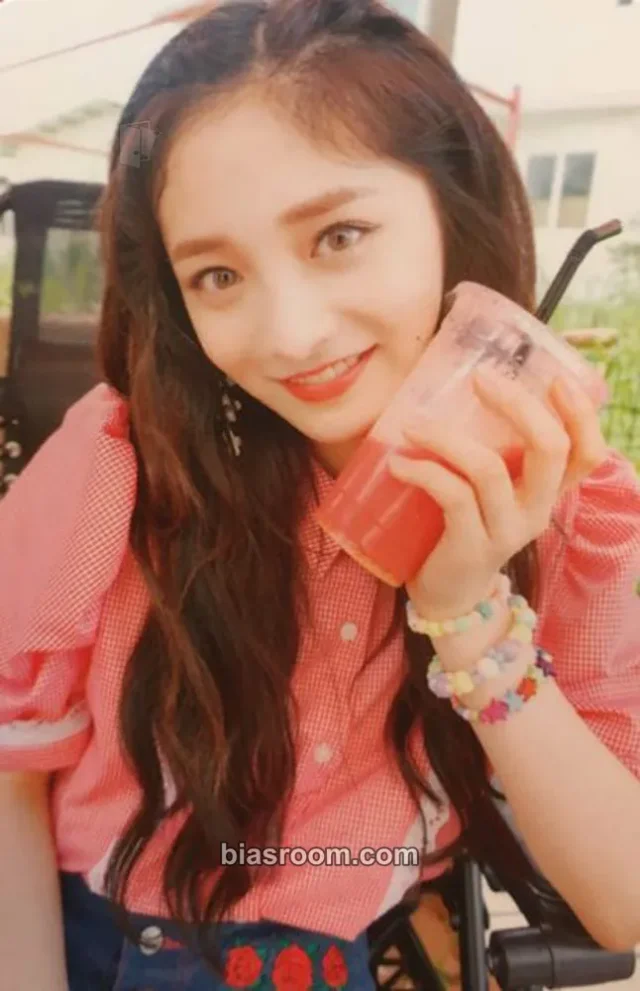 PRISTIN - Jieqiong - Schxxl Out Album album photocard out version