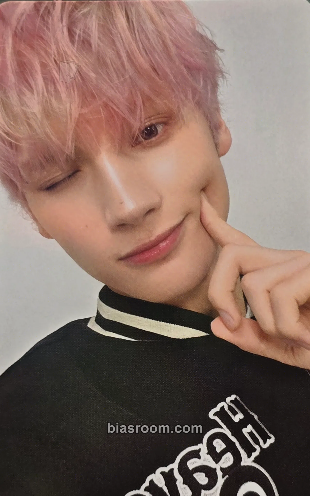 Huening Kai Heart Attack: VR Concert Photocard - TOMORROW X TOGETHER - TOMORROW X TOGETHER K-pop photocard