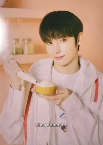 Huening Kai Birthday Merch Photocard - TOMORROW X TOGETHER - TOMORROW X TOGETHER K-pop photocard