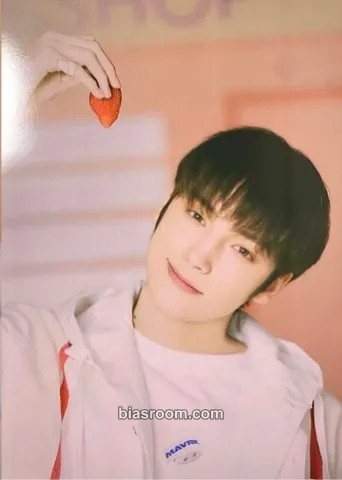 Huening Kai Birthday Merch Photocard - TOMORROW X TOGETHER - TOMORROW X TOGETHER K-pop photocard