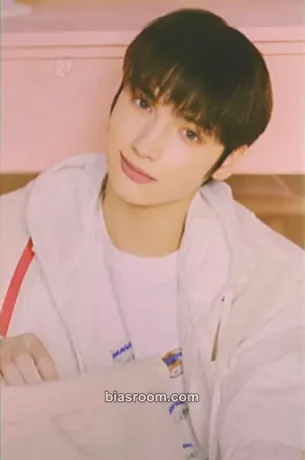 Huening Kai Birthday Merch Photocard - TOMORROW X TOGETHER - TOMORROW X TOGETHER K-pop photocard