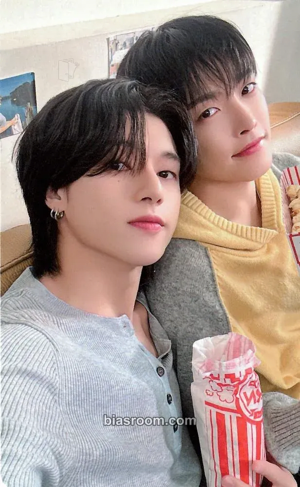 2025 Season's Greetings - Rock Will Never Die Photocard - ATEEZ - ATEEZ K-pop photocard