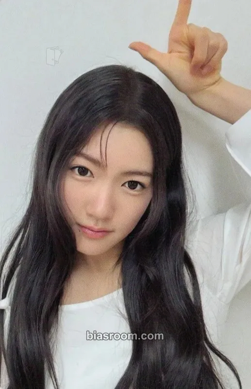 Seohyeon Plot Twist Photocard - AtHeart - AtHeart K-pop photocard