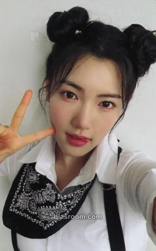 Seohyeon Plot Twist Photocard - AtHeart - AtHeart K-pop photocard
