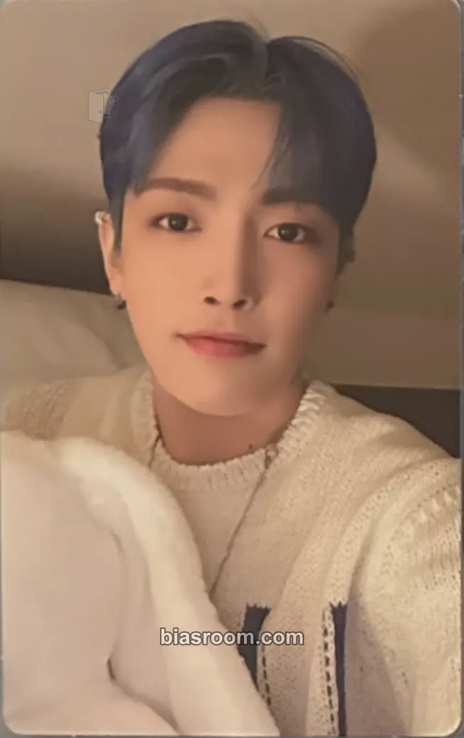 Hongjoong 2023 SUMMER PHOTOBOOK Photocard - ATEEZ - ATEEZ K-pop photocard