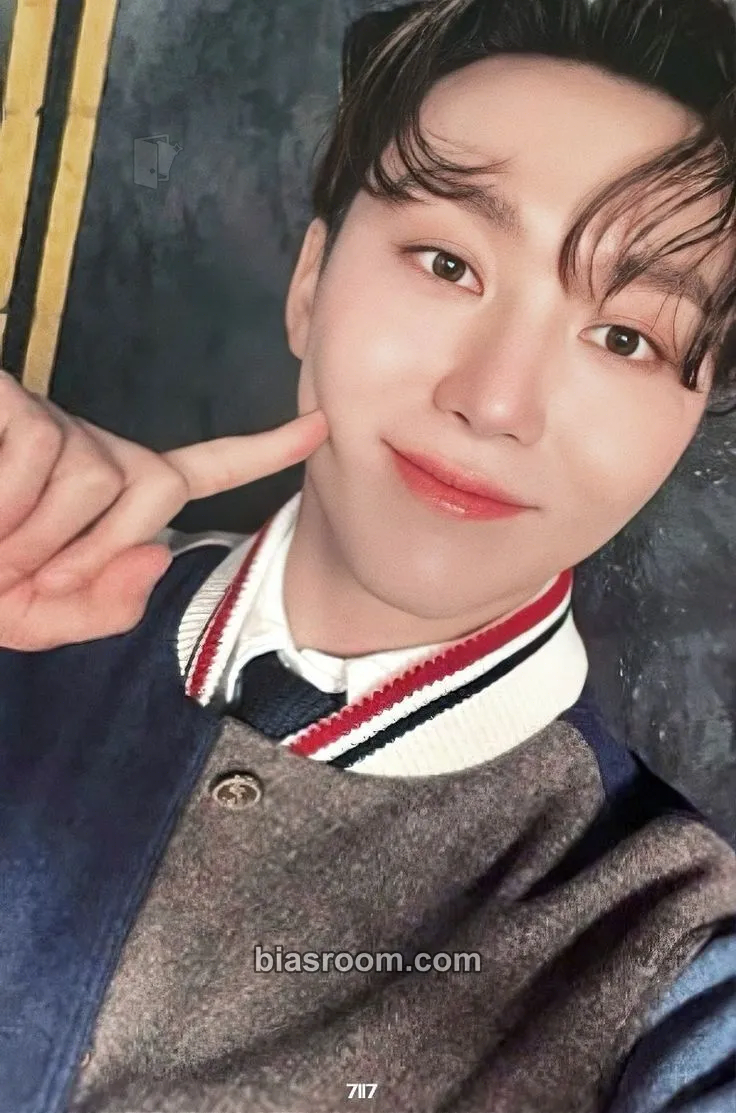 Seungkwan 17 IS RIGHT HERE Photocard - SEVENTEEN - SEVENTEEN K-pop photocard