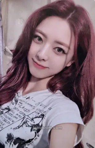 Yuna TUNNEL VISION Photocard - ITZY - ITZY K-pop photocard