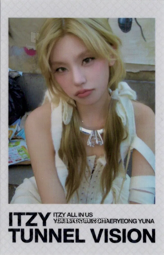 Yeji TUNNEL VISION Photocard - ITZY - ITZY K-pop photocard