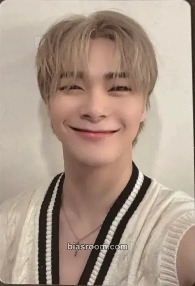 ASTRO - Moonbin - All Yours Album album photocard me version B version
